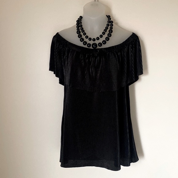 Women’s top size medium and necklace. #5 - Picture 1 of 8